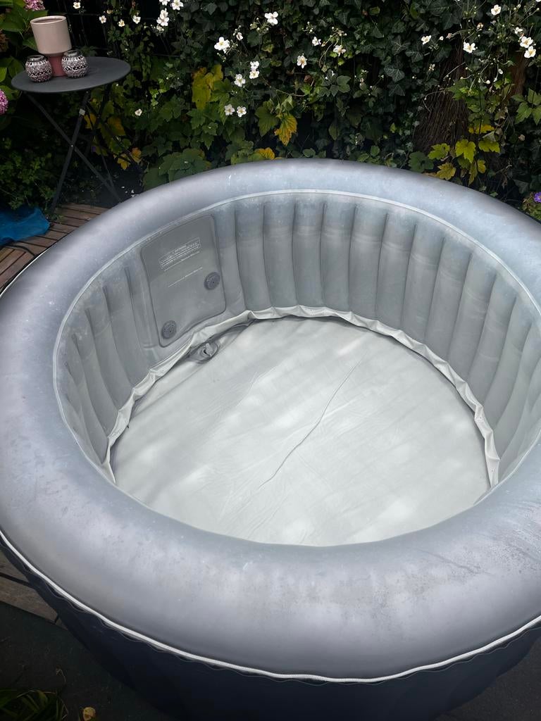 MSpa Opblaasbare Spa - Heerlijk ontspannen in eigen tuin, Tuin en Terras, Bubbelbaden en Hottubs, Gebruikt, Opblaasbaar, Afdekzeil