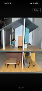 Houten Poppenhuis met Meubels en Poppetje, Ophalen of Verzenden, Gebruikt, Jongen of Meisje
