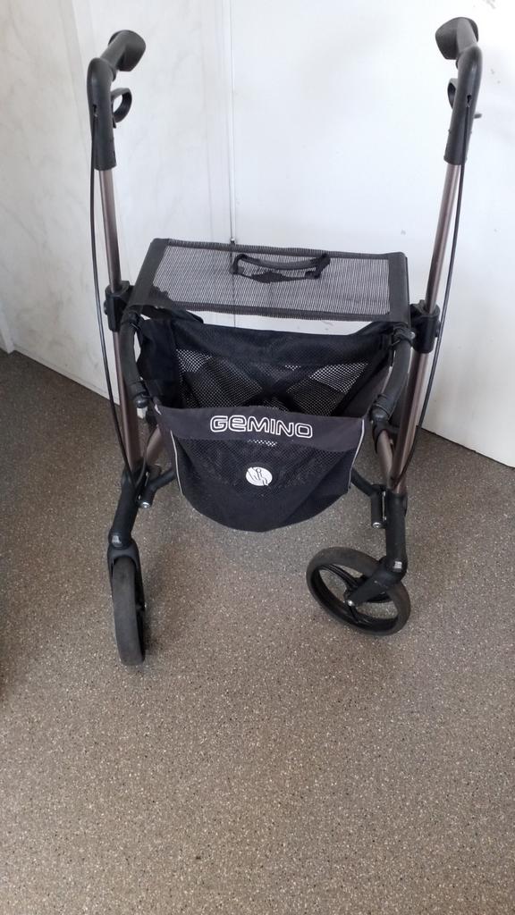 Rollator  type  server  LICHTGEWICHT  OPVOUWBAAR, Ophalen, Opvouwbaar