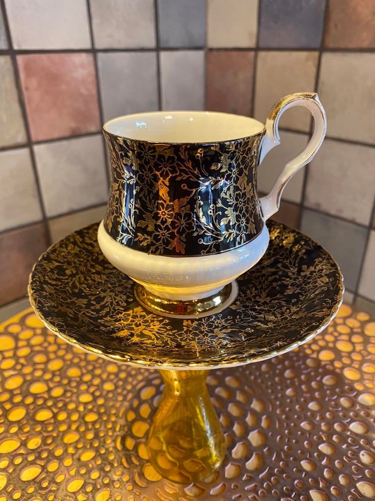 Royal Windsor,Fine Bone China,kop en schotel,kop hoog 8 cm, Antiek en Kunst, Antiek | Servies los, Ophalen of Verzenden