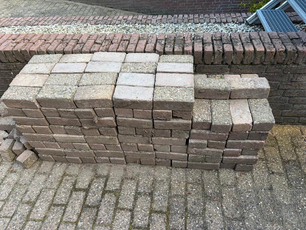 Gratis stenen ophalen voor tuin of oprit, Doe-het-zelf en Verbouw, Metselstenen, Ophalen, Gebruikt, Beton
