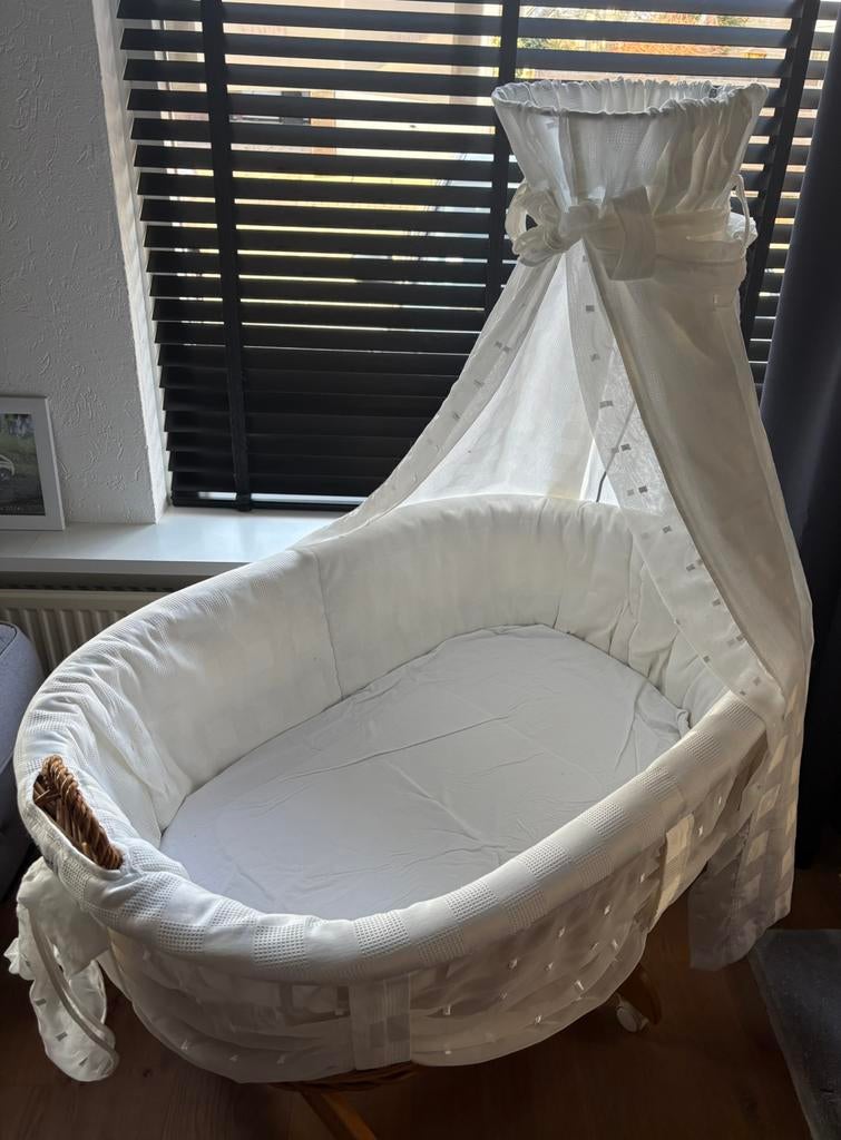 Rotan wieg met hemel, Ophalen, Gebruikt, Wieg