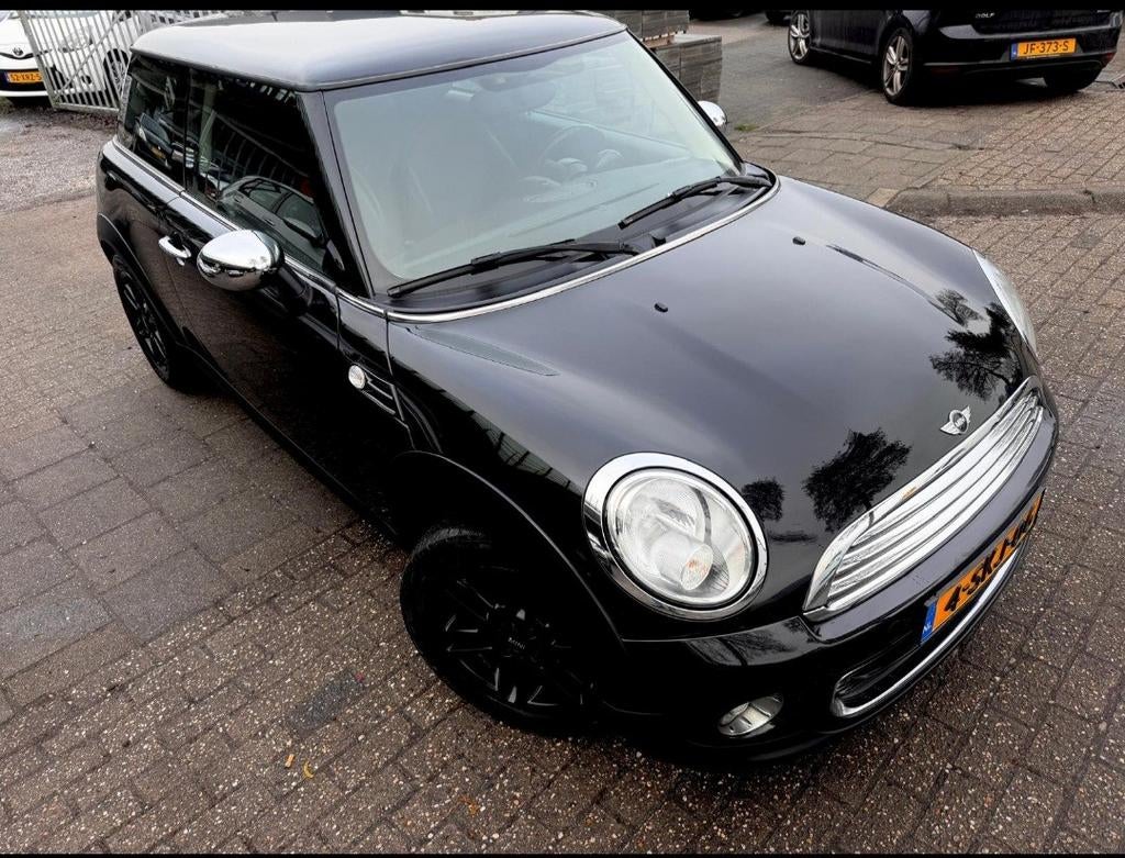 Mini 1.6 spec Holland Street uitv 2014 Zwart, Auto's, Voorwielaandrijving, 74 pk, 4 cilinders, 4 stoelen
