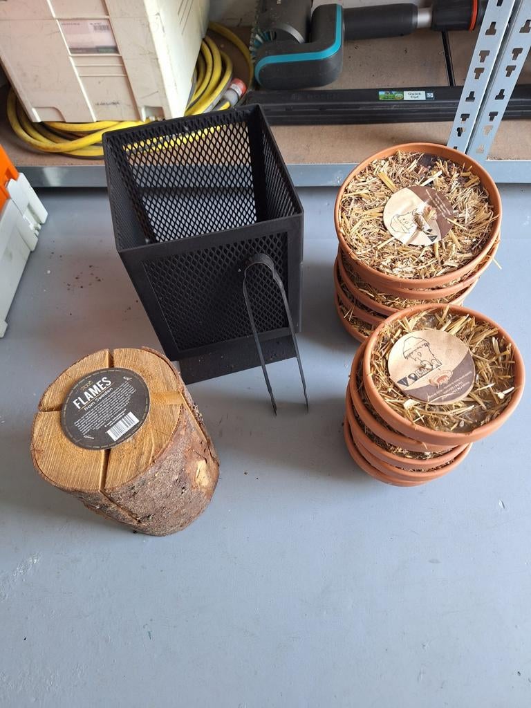 Vuurkorf, Zweedse fakkel en terracotta potjes, Ophalen, Zo goed als nieuw