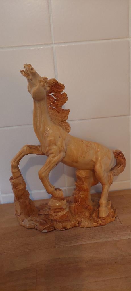 Mooi antiek paard kunsthars (ivoorine) ., Ophalen of Verzenden