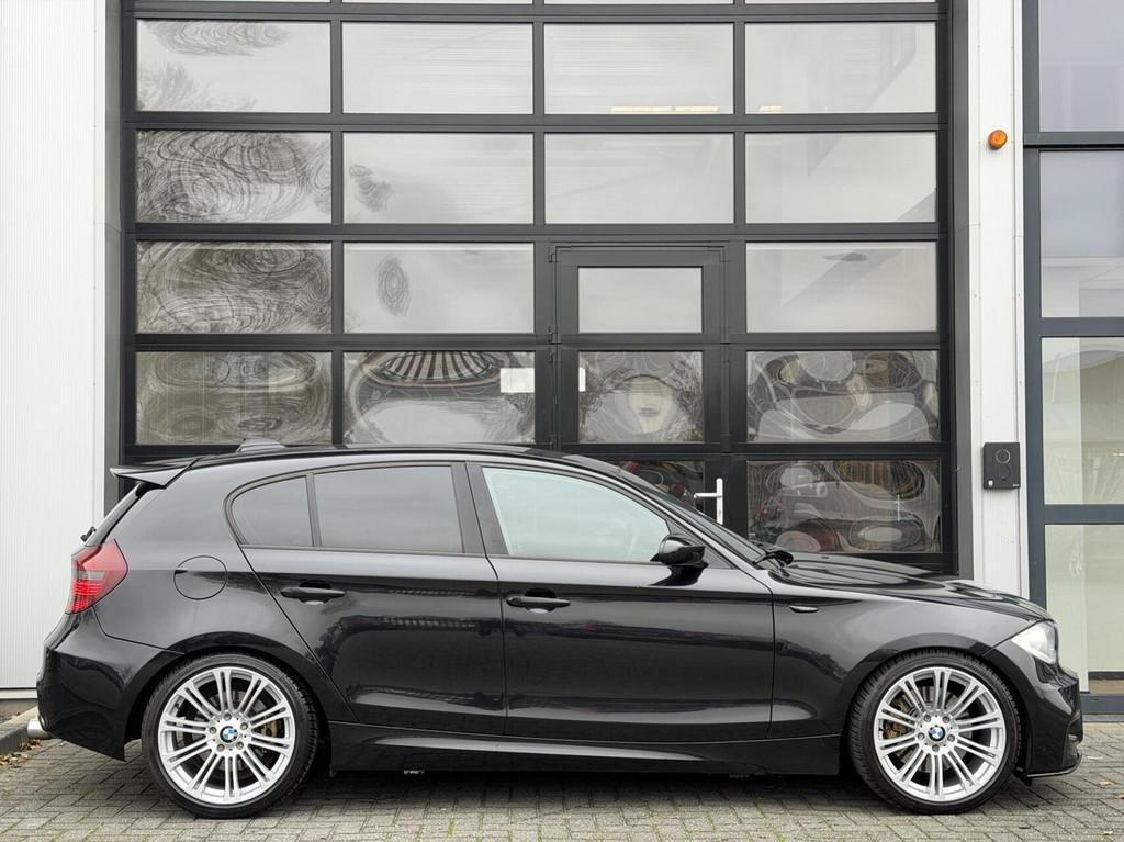 BMW 1-serie 3.0 130i High Executive 265PK+ / M-Sport / HAND, Auto's, BMW, 1-Serie, Achterwielaandrijving, Gebruikt, 1350 kg