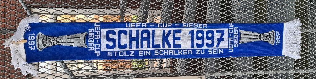 Schalke 04 UEFA Cup Sieger 1997 Sjaal, Ophalen of Verzenden, Zo goed als nieuw, Buitenlandse clubs, Vaantje of Sjaal