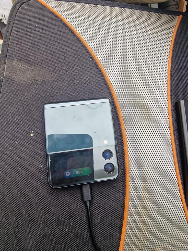 Samsung Galaxy flip 3 (in Roermond), Telecommunicatie, Mobiele telefoons | Samsung, Ophalen of Verzenden