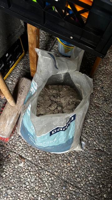 Speelzand uit zandbak gratis ca 20kg beschikbaar voor biedingen