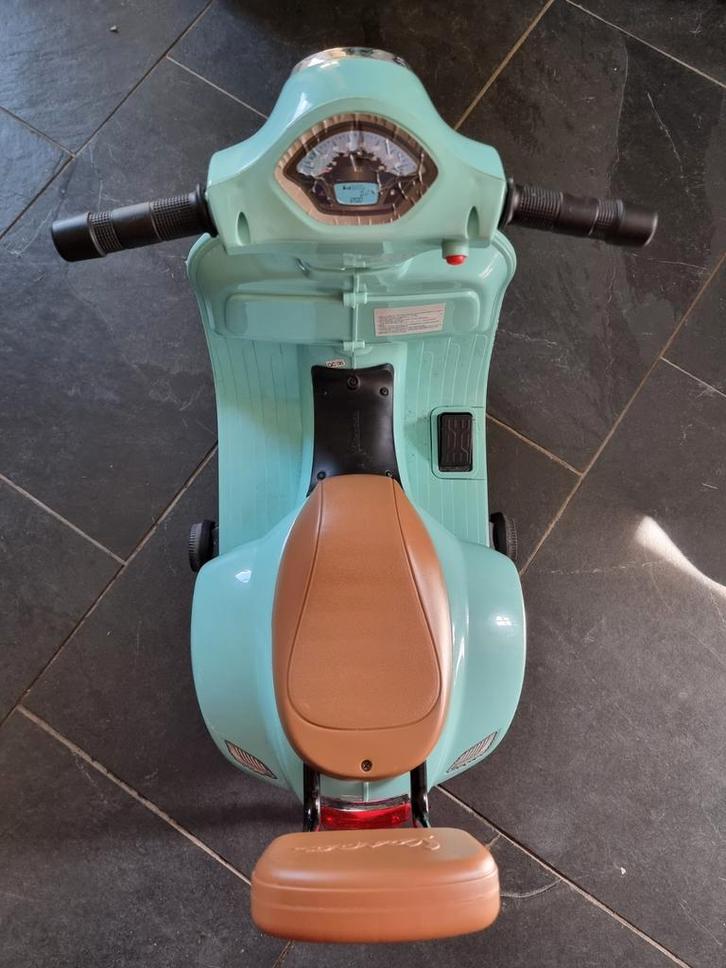 Elektrische kinder scooter Vespa stijl, Kinderen en Baby's, Speelgoed | Buiten | Accuvoertuigen, Gebruikt, Ophalen