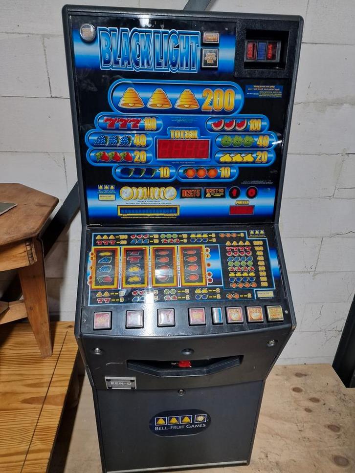 Bell fruit games gokkast Black light euro s 1000 punter, Verzamelen, Automaten | Gokkasten en Fruitautomaten, Gebruikt, Euro, Met sleutels