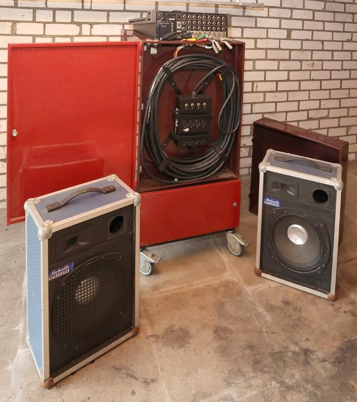 Gedateerde geluidsinstallatie met Yamaha mengpaneel, Muziek en Instrumenten, Versterkers | Keyboard, Monitor en PA, Gebruikt, P.A.