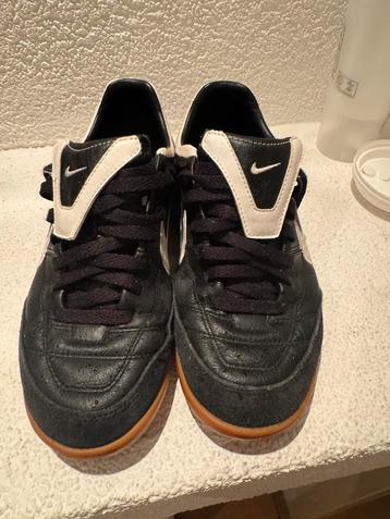 Zaalvoetbalschoenen Nike Tempo beschikbaar voor biedingen