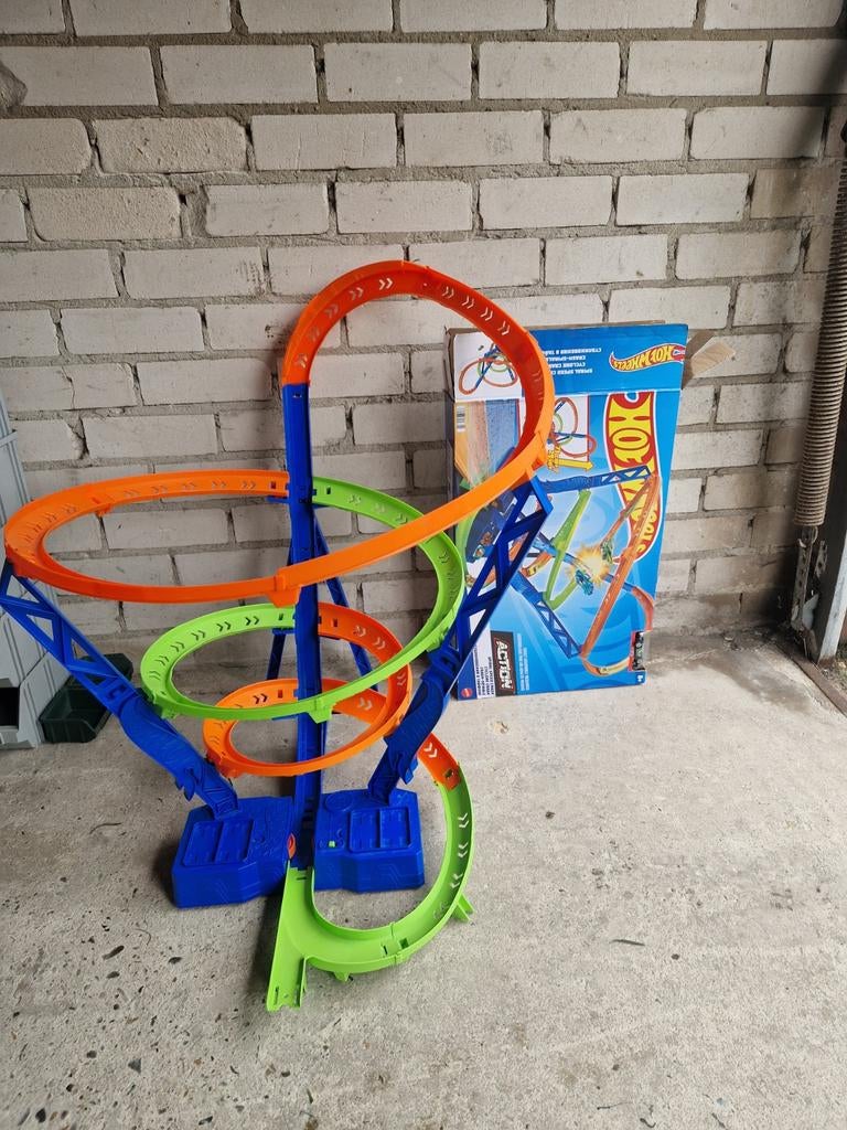 Hot Wheels Action Spiral Speed Crush Racebaan, Kinderen en Baby's, Speelgoed | Racebanen, Ophalen, Racebaan, Zo goed als nieuw