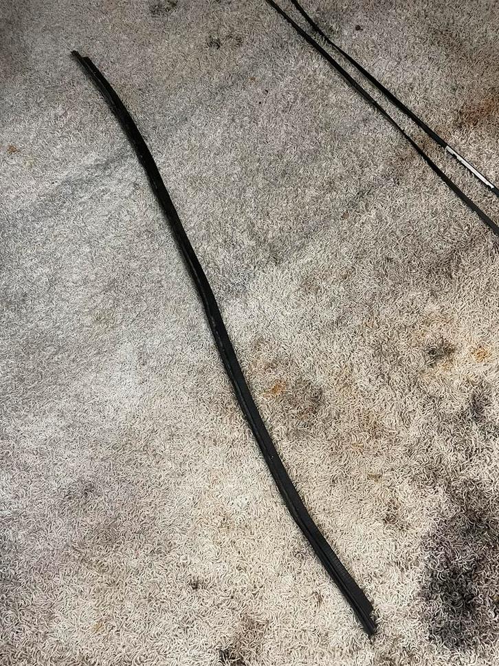 Rubber voor op het schutbord golf 1 mk1 origineel VW, Auto-onderdelen, Klein materiaal, Oldtimer onderdelen, Volkswagen, Gebruikt