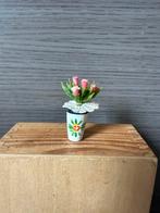 Houten vaasje met kunststof bloemen - 4.2cm hoog, Ophalen of Verzenden, Poppenhuis