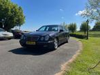 Mercedes-Benz E-Klasse 2.7 CDI E270 Sedan Avantgarde AUT., Auto's, Mercedes-Benz, Automaat, Achterwielaandrijving, Zwart, Blauw