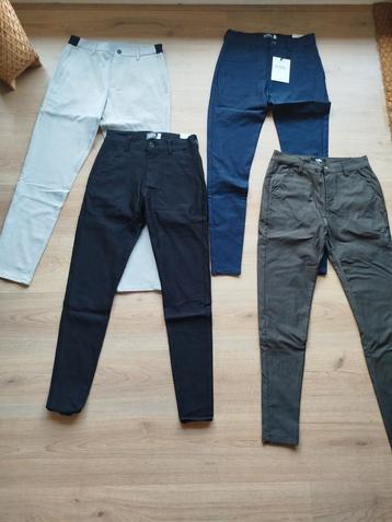 Pantalons Maat S / 28 beschikbaar voor biedingen