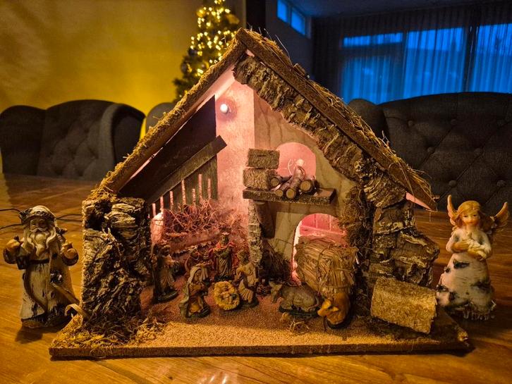 Kerststal met verlichting, Diversen, Kerst, Zo goed als nieuw, Ophalen