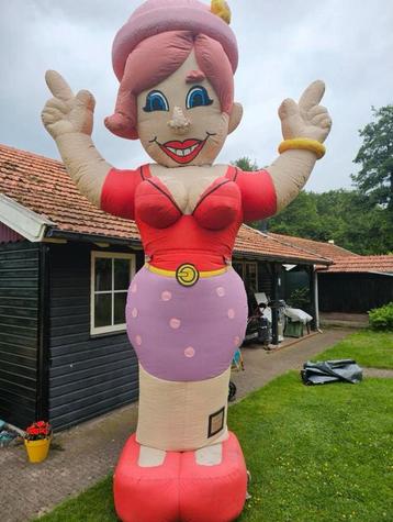 Sarah feestend opblaaspop te koop! beschikbaar voor biedingen