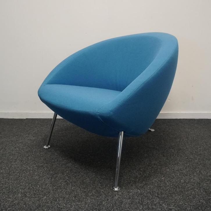 Artifort Hanna Design Fauteuil | Blauwe stof | Design Stoel, Huis en Inrichting, Fauteuils, Gebruikt, Leer, Metaal, Stof, 50 tot 75 cm