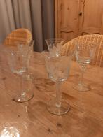 5 BROCANTE , GEGRAVEERDE WIJN GLAZEN , DIA 8 CM, Ophalen of Verzenden, Zo goed als nieuw, Overige stijlen, Overige materialen