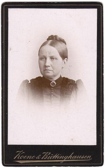 CDV Vrouw Jurk Foto Koene & Buttinghausen Amsterdam Batavia beschikbaar voor biedingen