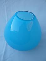 Opaline blauwe tuimel vaas, Blauw, Nieuw, Ophalen of Verzenden, Glas