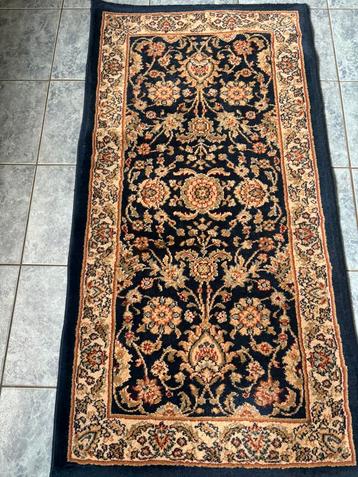 Blauwe vloerkleed bloemen motief 115x 60 cm prijs 30 euro beschikbaar voor biedingen