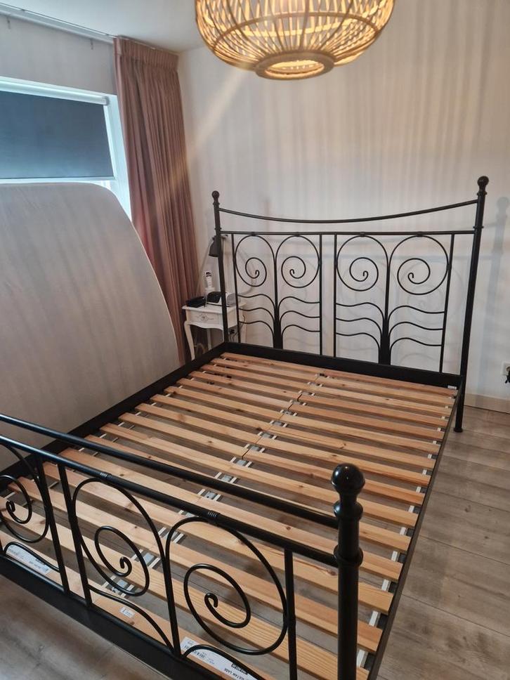Gratis bed en matras, Huis en Inrichting, Slaapkamer | Bedden, Gebruikt, Tweepersoons, 160 cm, Metaal, Zwart, Ophalen