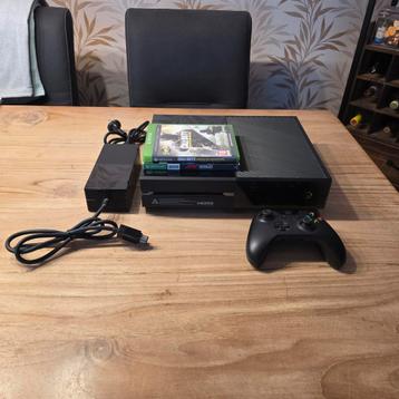 Mircrosoft Xbox One met 2 games en 1 controller beschikbaar voor biedingen