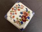2 oude porseleinen doosjes 7.5x7.5x3 cm, Ophalen of Verzenden