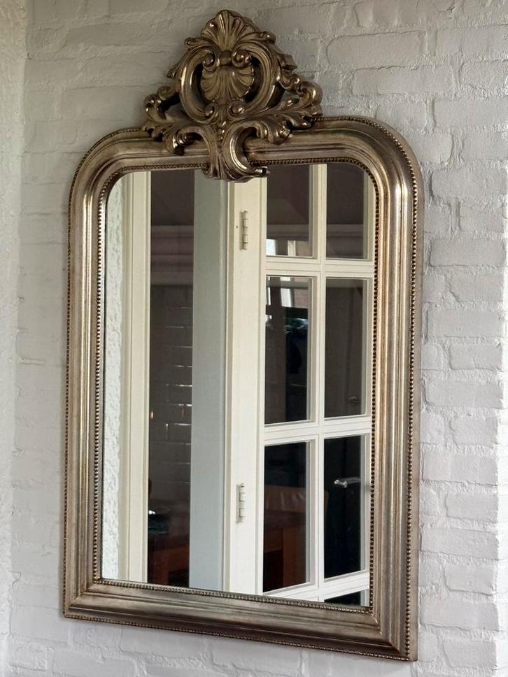 Prachtige spiegel met lijst en ornament in kleur brons, Antiek en Kunst, Antiek | Spiegels, 50 tot 100 cm, 100 tot 150 cm, Rechthoekig