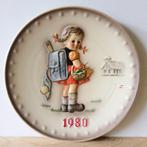 New Vintage Jaarbord 1980 Goebel M.J. Hummel “School Girl", Verzamelen, Retro, Ophalen of Verzenden, Huis en Inrichting