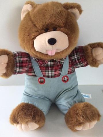 NIEUWE knuffelbeer 40cm. gekleed wasmachine wasbaar beschikbaar voor biedingen