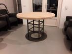 Ronde eettafel met zelfgemaakt metalen onderstel., Huis en Inrichting, Tafels | Statafels, Ophalen, Zo goed als nieuw