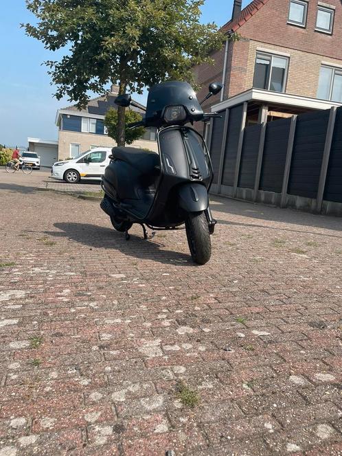 Vespa sprint notte zwart, Fietsen en Brommers, Scooters | Vespa, Zo goed als nieuw, Ophalen