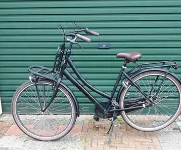 Mooie, zwarte dames stadsfiets beschikbaar voor biedingen