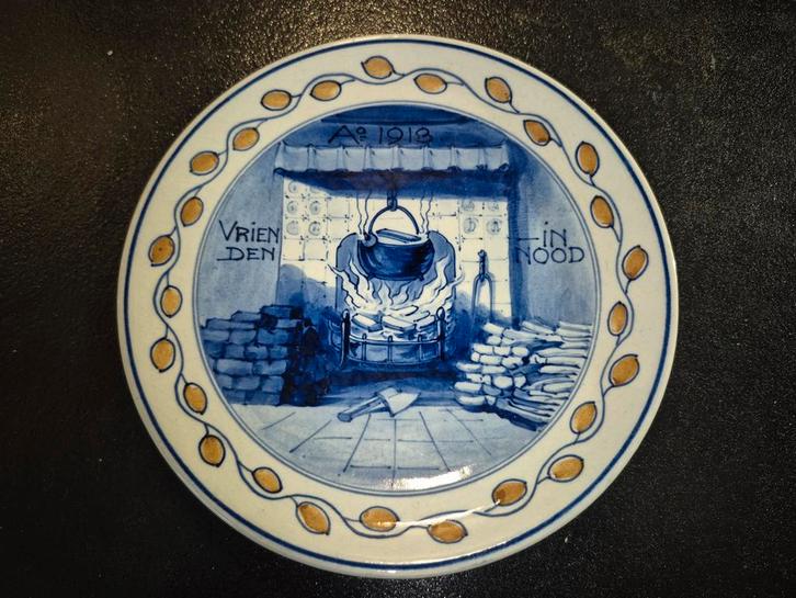 Porceleyne fles Herdenkingsbord 1918 - Vrienden in Nood, Antiek en Kunst, Antiek | Wandborden en Tegels, Ophalen of Verzenden