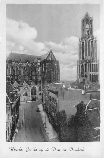 (301-200-027) Utrecht Gezicht op de Dom en Domkerk beschikbaar voor biedingen