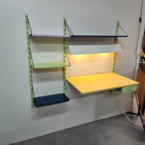 Kleurrijk Pilastro wandrek met verlicht bureau, Huis en Inrichting, Woonaccessoires | Wandplanken en Boekenplanken, Gebruikt, Ophalen