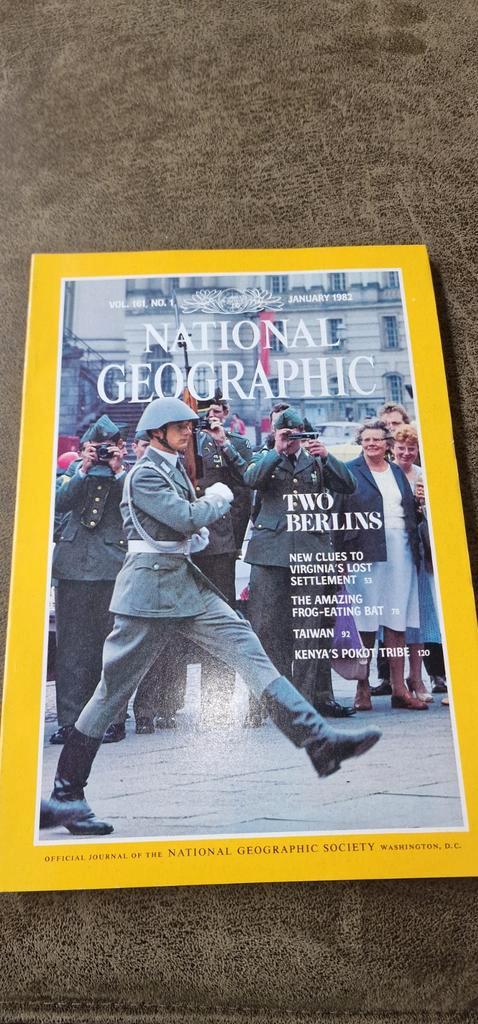 National Geographic, Januari 1982 - Two Berlins, Boeken, Tijdschriften en Kranten, Gelezen, Wetenschap en Natuur, Ophalen of Verzenden