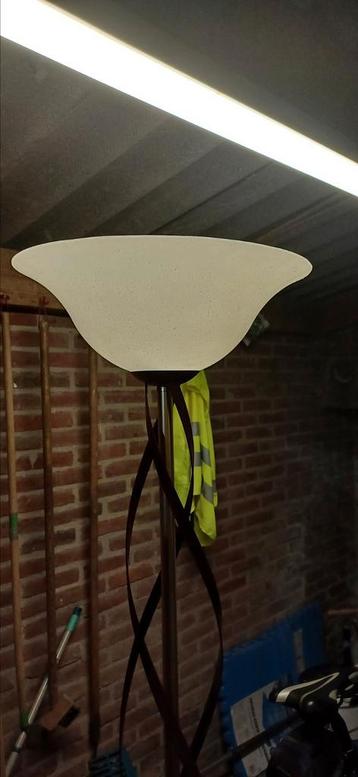 Woonkamer lamp design beschikbaar voor biedingen