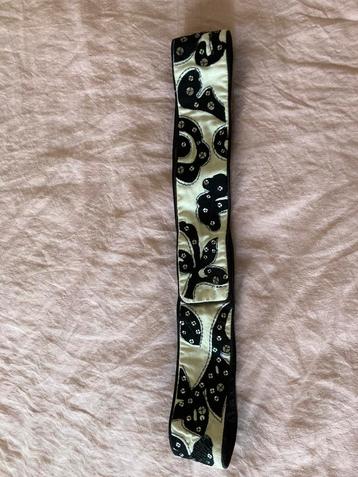 Stoffen riem zwart-wit, 98 cm, klittenband sluiting beschikbaar voor biedingen