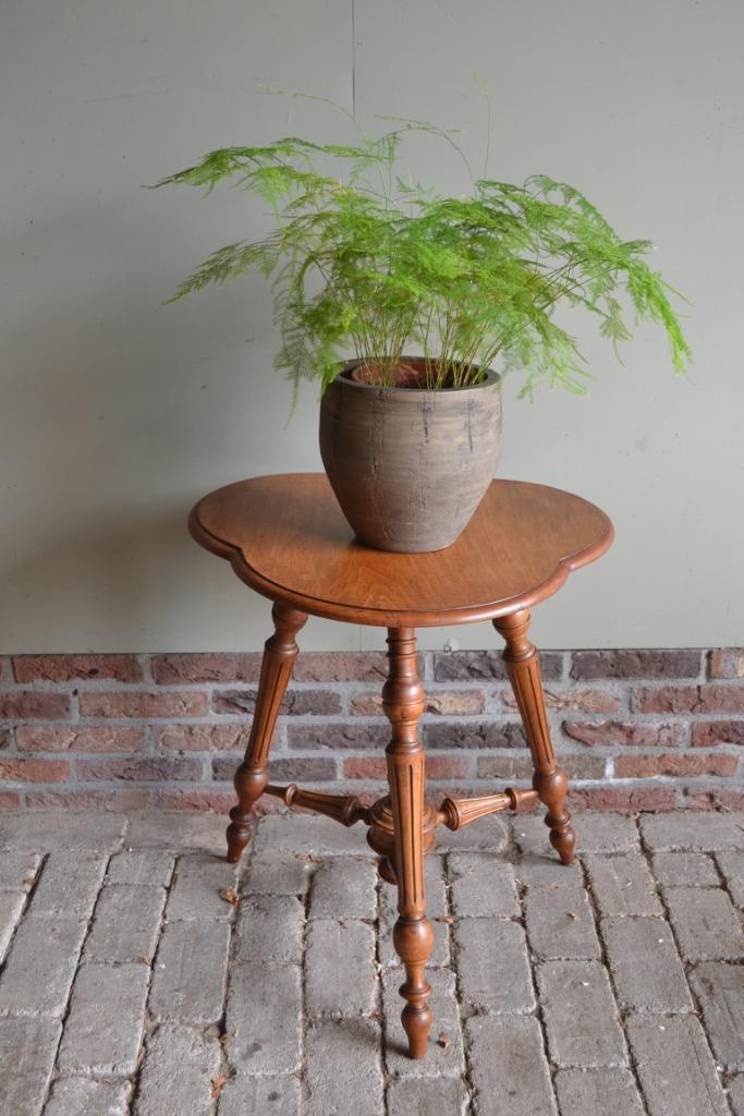 Prachtige antieke noten houten klaverbladtafel, plantentafel, Antiek en Kunst, Antiek | Meubels | Tafels, Verzenden