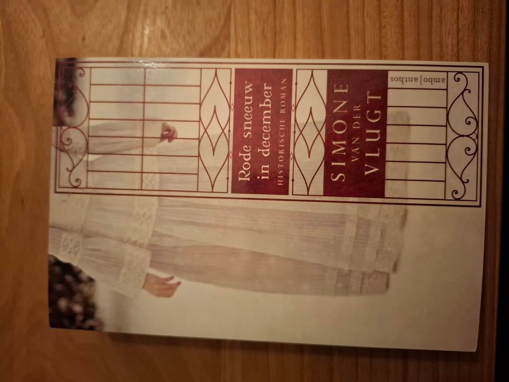 Simone van der Vlugt - Rode sneeuw in december, Boeken, Ophalen of Verzenden, Zo goed als nieuw, Simone van der Vlugt
