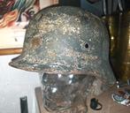 Duitse M40 D helm met diverse camo, Q66 Lotnummer DN23., Verzenden, Landmacht, Duitsland, Helm of Baret