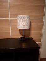 Tafellamp met witte kap en metalen voet. Binnenkant goud, Huis en Inrichting, Lampen | Tafellampen, Ophalen, Zo goed als nieuw