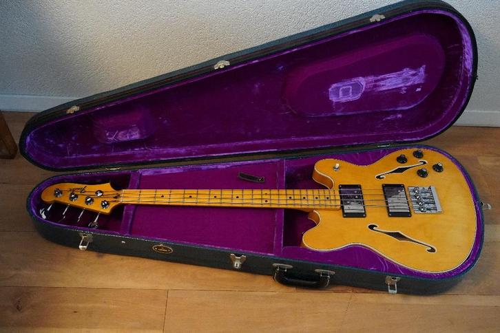 Fender Starcaster Bass, Muziek en Instrumenten, Snaarinstrumenten | Gitaren | Bas, Zo goed als nieuw, Ophalen