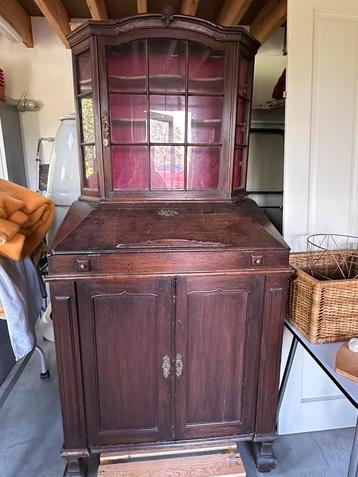 Authentieke kast beschikbaar voor biedingen